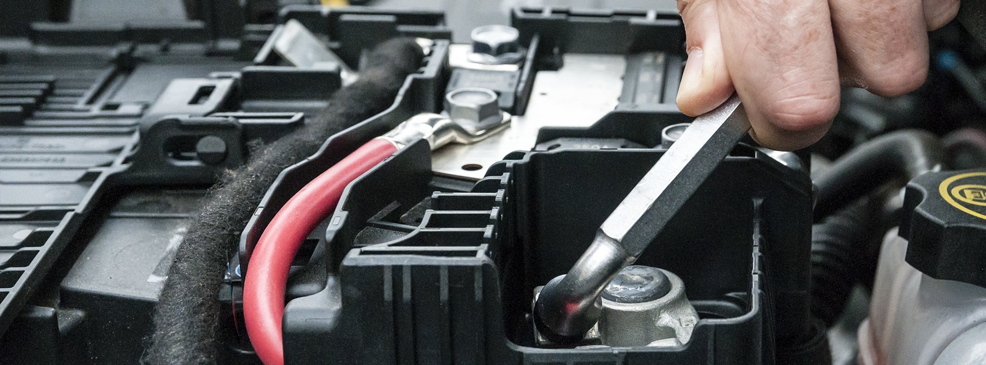 Skift af batteri hos midtjysk dæk- & servicecenter